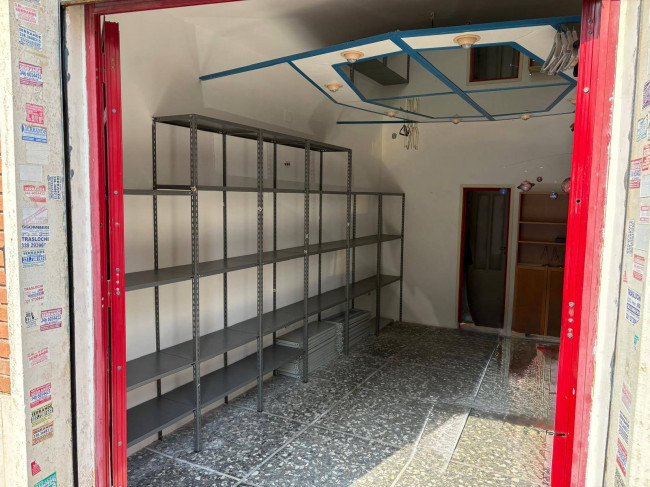 Locale commerciale in affitto a Roma