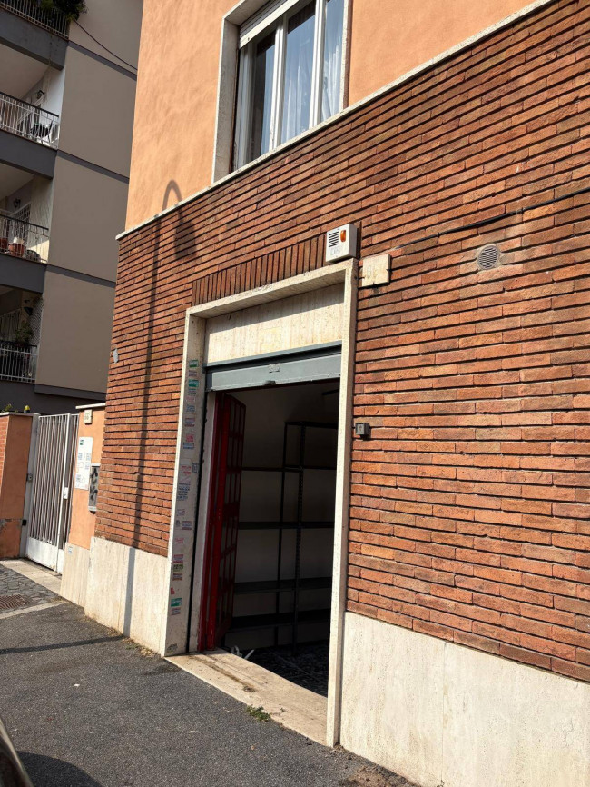 Locale commerciale in affitto a Roma