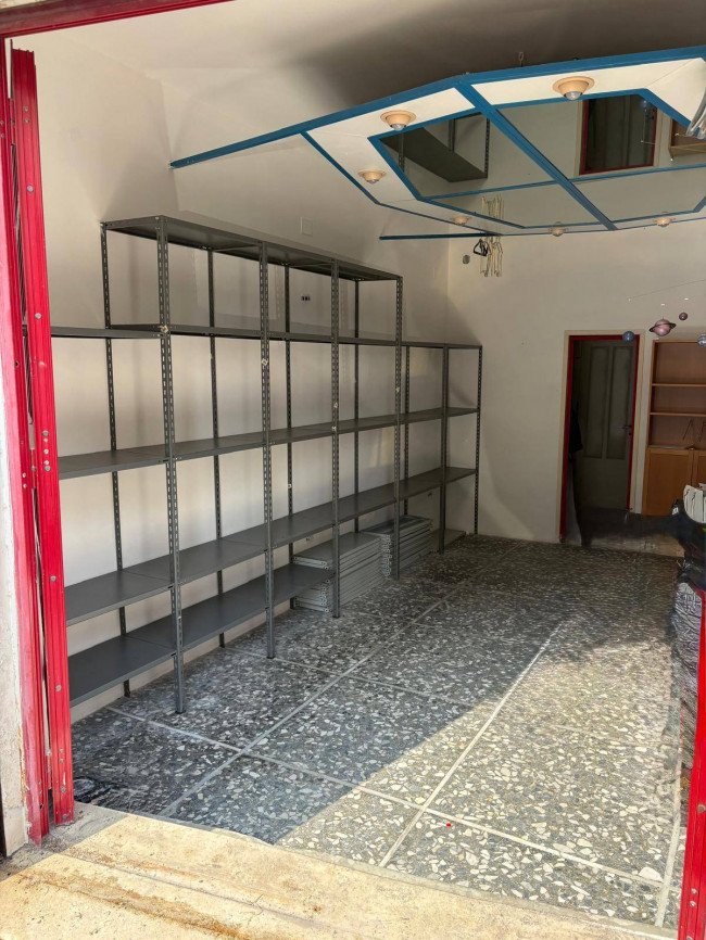Locale commerciale in affitto a Roma