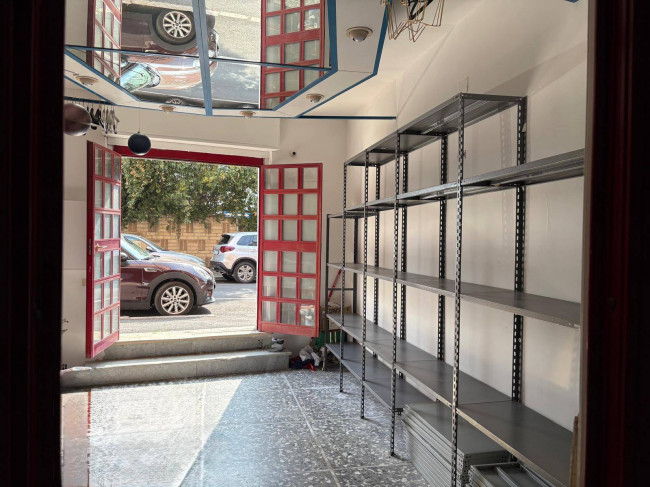 Locale commerciale in affitto a Roma