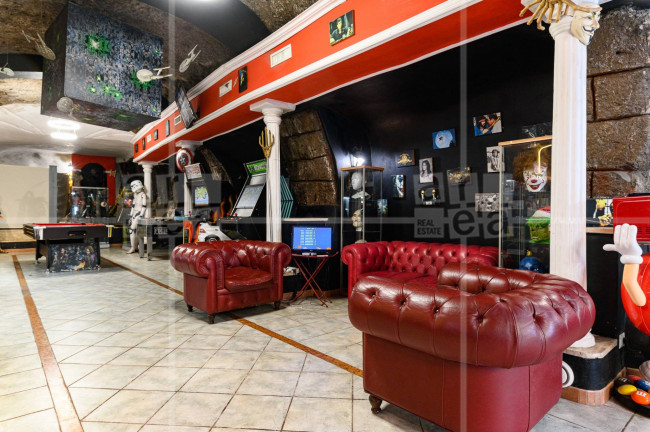 Locale commerciale in vendita a Roma