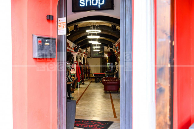 Locale commerciale in vendita a Roma