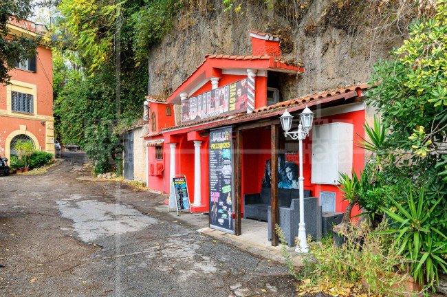 Locale commerciale in vendita a Roma