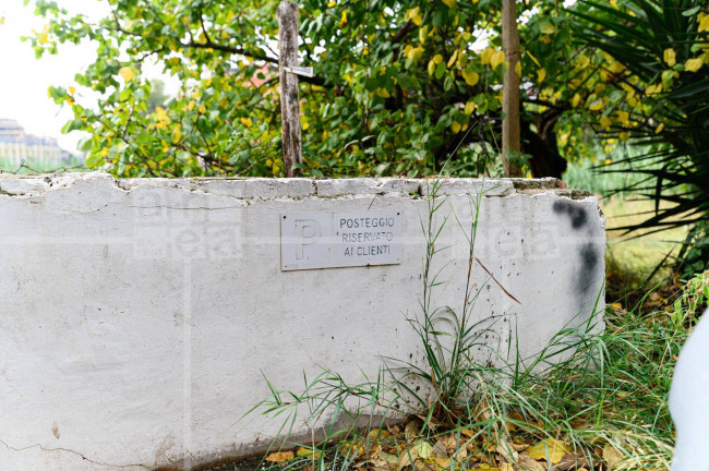 Locale commerciale in vendita a Roma