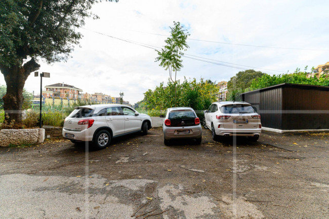 Locale commerciale in vendita a Roma