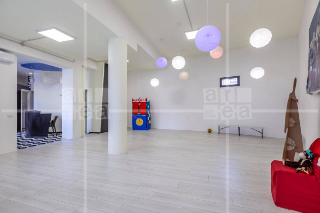 Locale commerciale in vendita a Roma