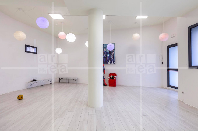 Locale commerciale in vendita a Roma