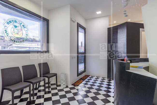 Locale commerciale in vendita a Roma