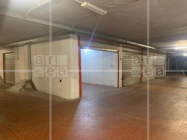 Box o garage in vendita a Roma