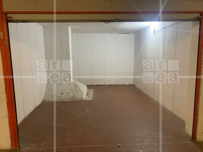 Box o garage in vendita a Roma