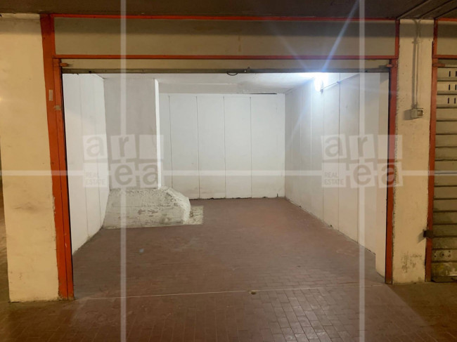 Box o garage in vendita a Roma