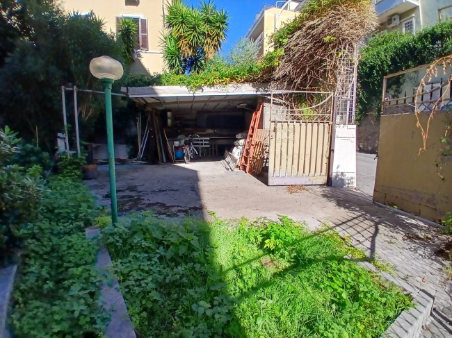 Posto auto scoperto in vendita a Roma