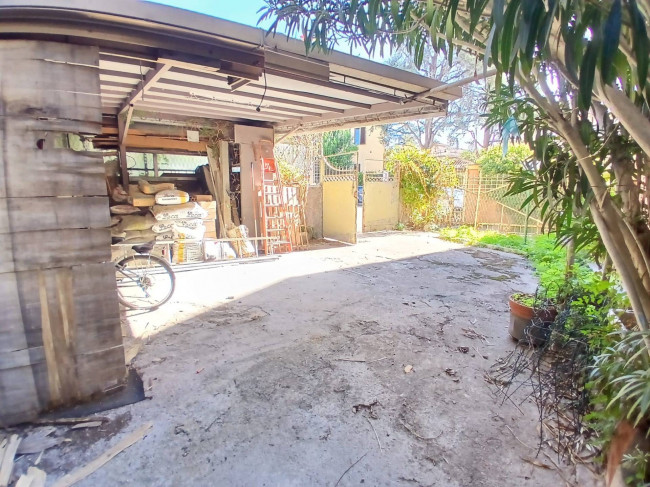 Posto auto scoperto in vendita a Roma