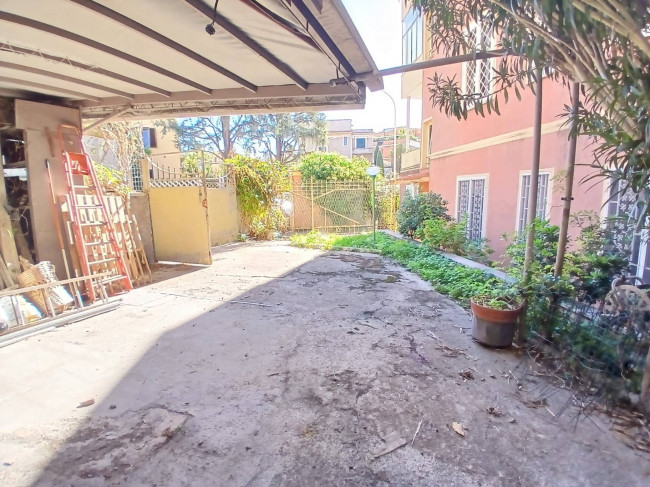 Posto auto scoperto in vendita a Roma