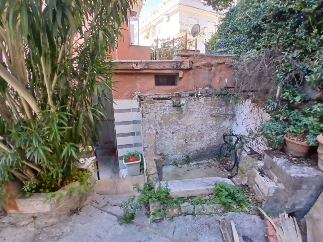 Posto auto scoperto in vendita a Roma