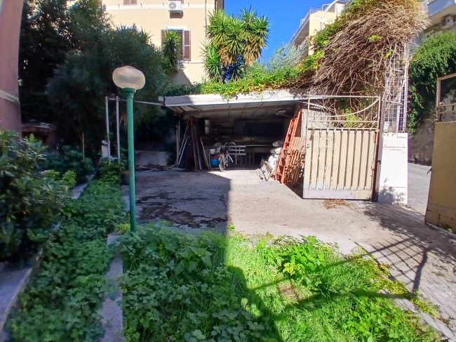 Posto auto scoperto in vendita a Roma