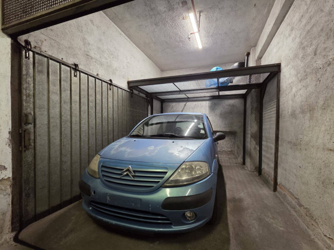 Box o garage in vendita a Roma