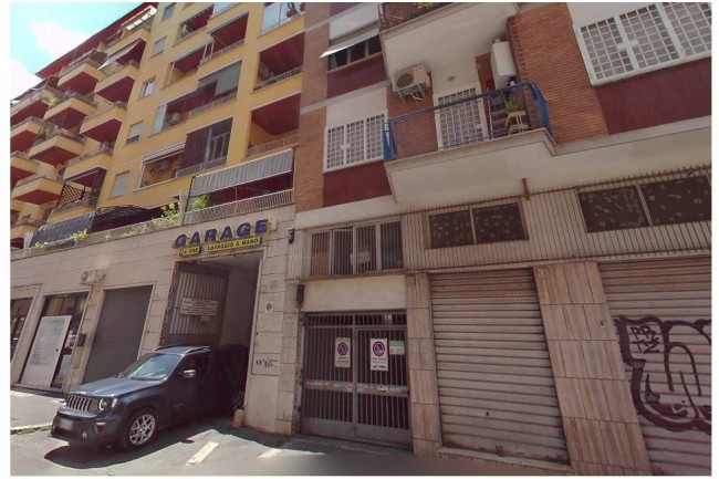 Box o garage in vendita a Roma