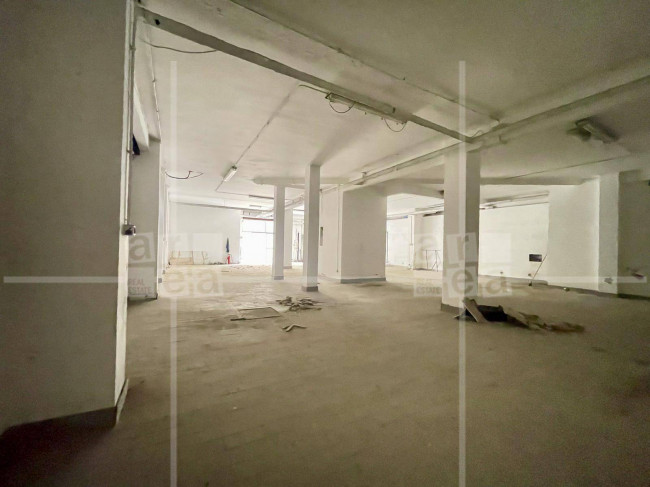 Box o garage in vendita a Roma