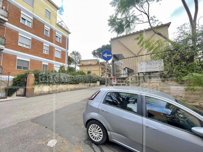 Box o garage in vendita a Roma