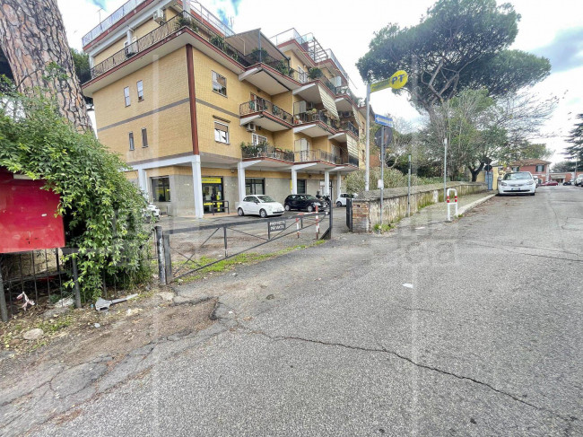 Box o garage in vendita a Roma