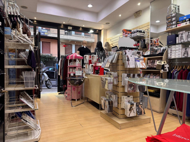 Locale commerciale in vendita a Roma