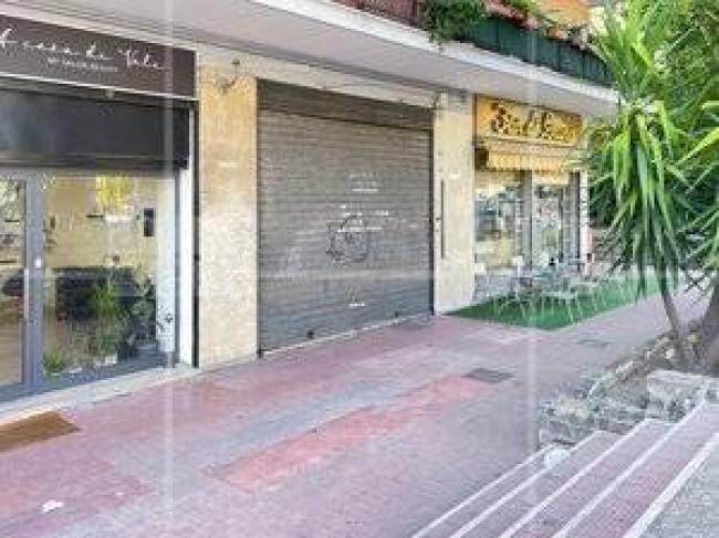 Locale commerciale in affitto a Roma