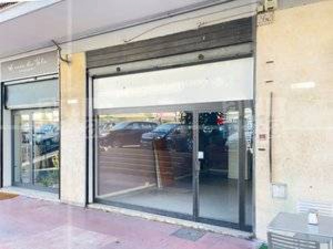 Locale commerciale in affitto a Roma