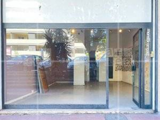 Locale commerciale in affitto a Roma