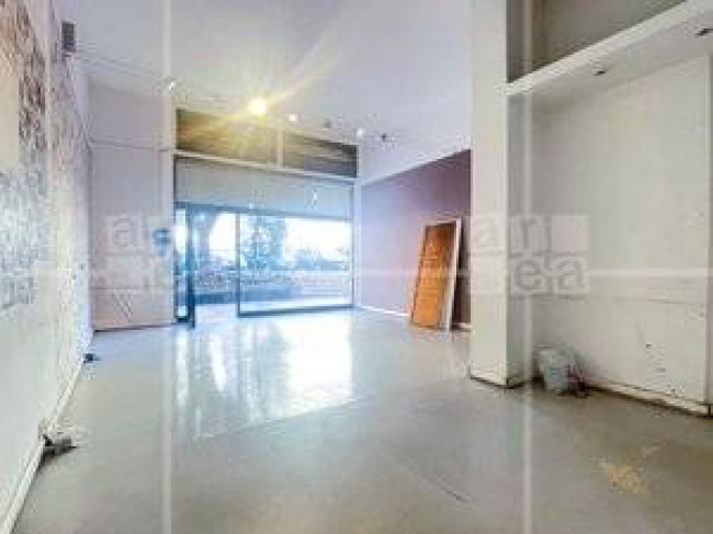 Locale commerciale in affitto a Roma