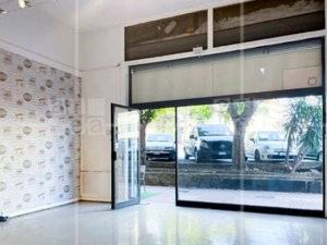Locale commerciale in affitto a Roma