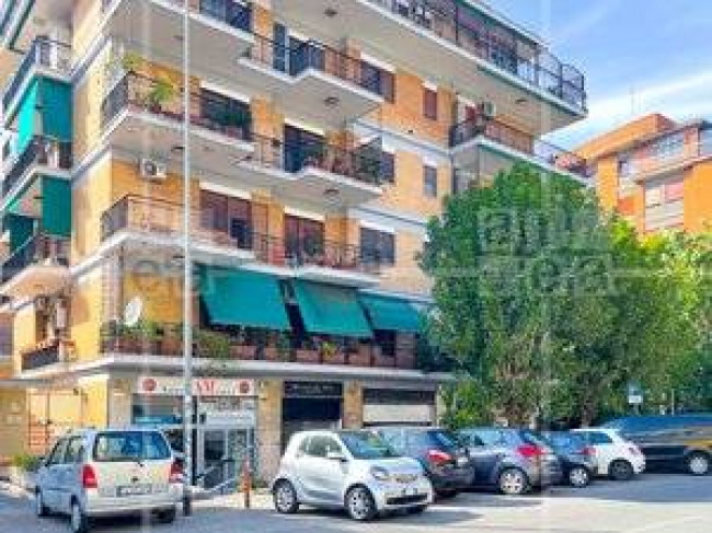 Locale commerciale in affitto a Roma