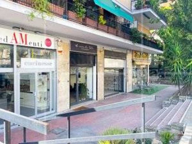 Locale commerciale in affitto a Roma