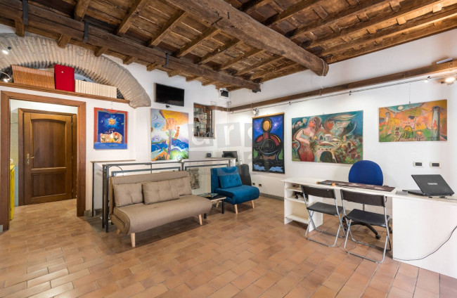 Locale commerciale in vendita a Roma