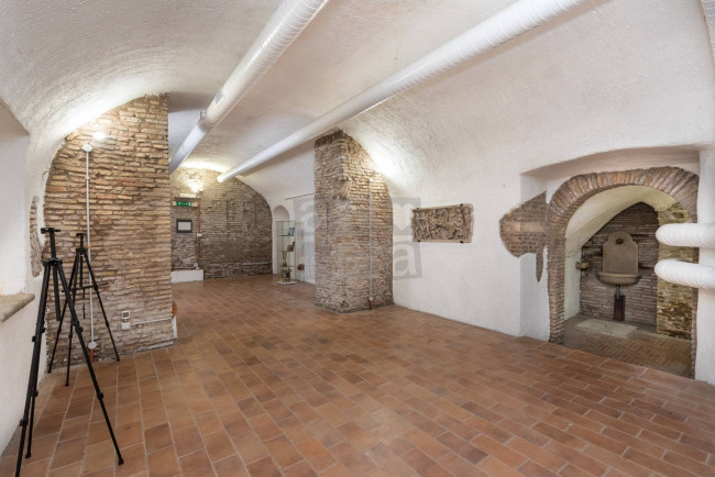 Locale commerciale in vendita a Roma