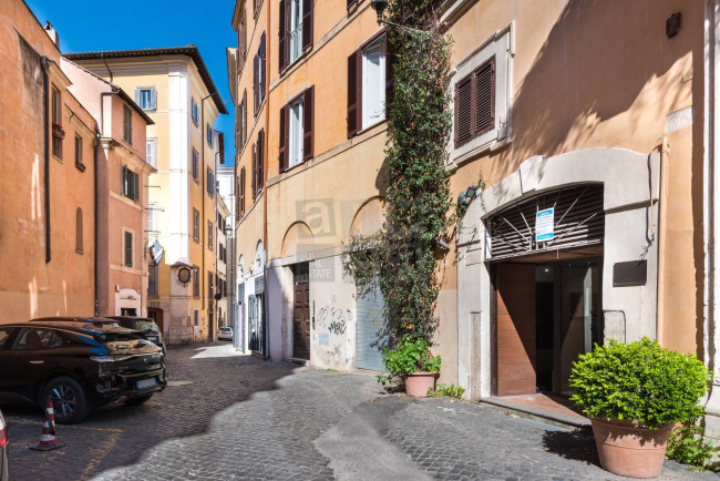 Locale commerciale in vendita a Roma