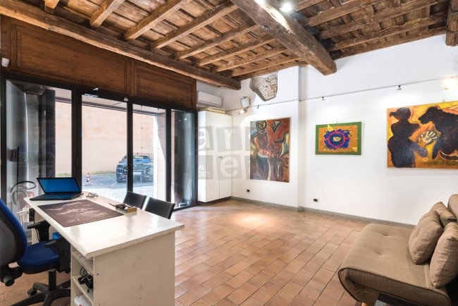 Locale commerciale in vendita a Roma