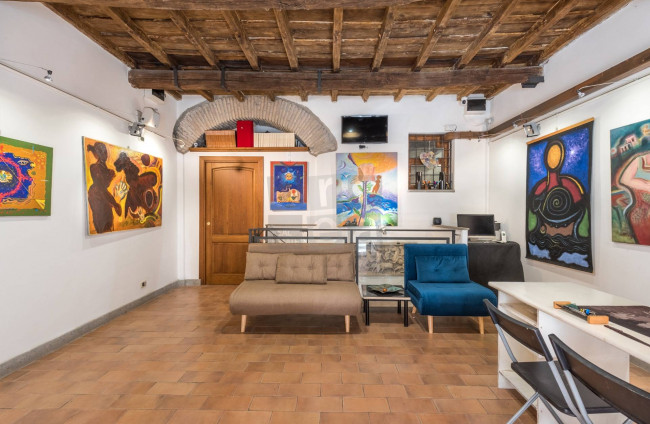 Locale commerciale in vendita a Roma