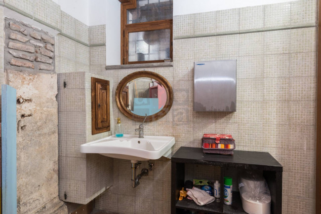 Locale commerciale in vendita a Roma