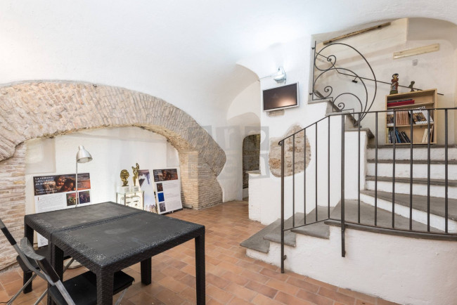 Locale commerciale in vendita a Roma