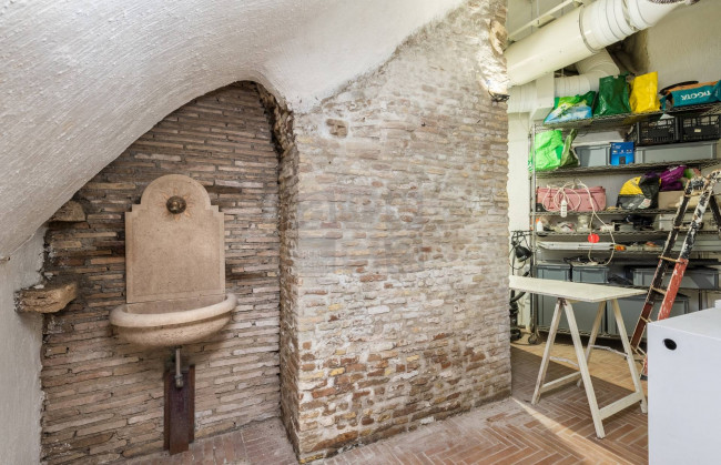 Locale commerciale in vendita a Roma