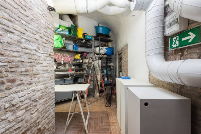 Locale commerciale in vendita a Roma