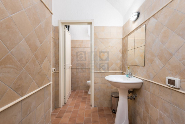 Locale commerciale in vendita a Roma