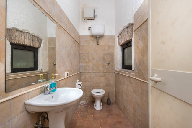 Locale commerciale in vendita a Roma