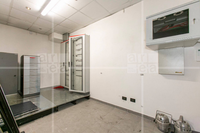 Locale commerciale in affitto a Roma