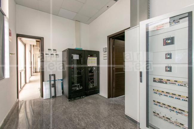 Locale commerciale in affitto a Roma