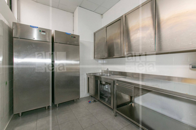 Locale commerciale in affitto a Roma