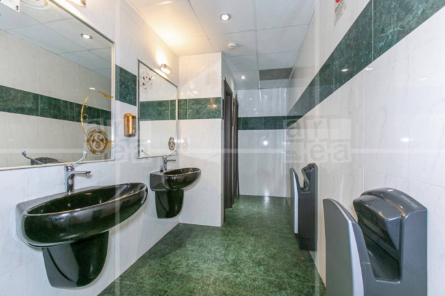 Locale commerciale in affitto a Roma