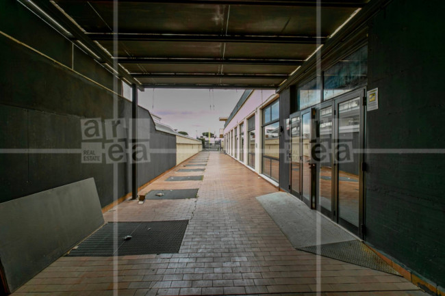 Locale commerciale in affitto a Roma