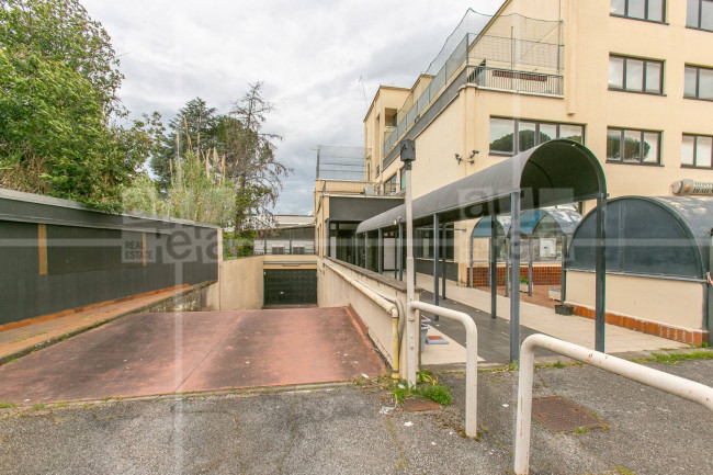 Locale commerciale in affitto a Roma